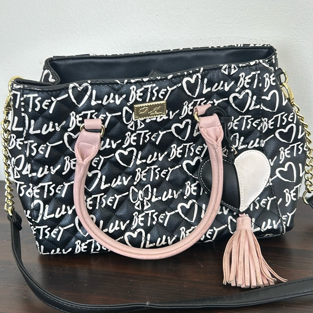 Betsey Johnson signature logo black satchel crossbody pink heart purse bag Luv